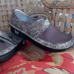 Alegria Shoes with Mary Jane Strap Size 9-9.5, Like New, Velcro,